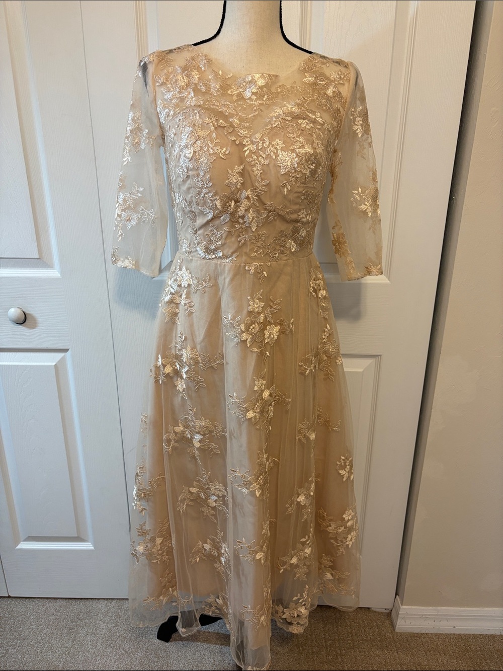 NWT Gown Gallery Gold Floral Lace Formal Evening Gown Dress Size 6.